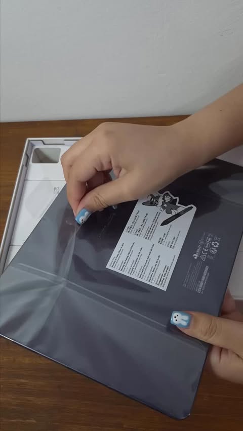 Instagram post by @momoru_kamii for XPPen. Caption reads: Hi this a unboxing for the new XPPen Magic drawing....