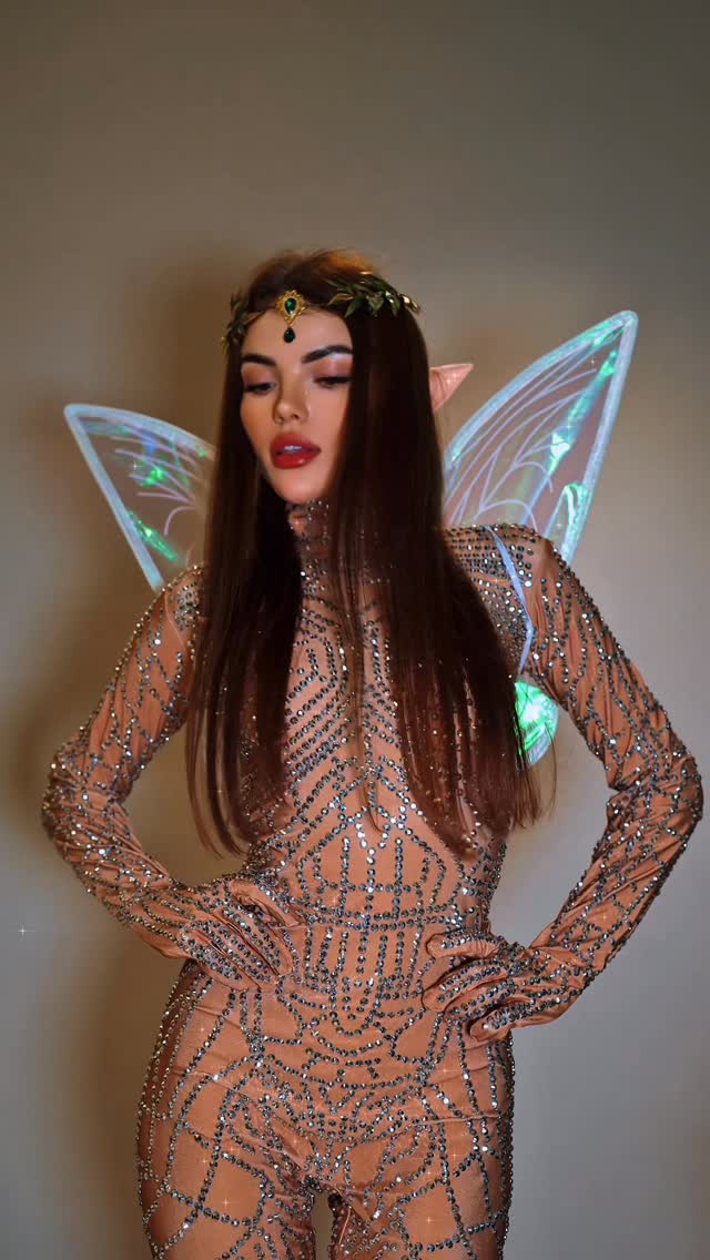 Instagram post by @alexandra_ozz for Mew Mews. Caption reads: @mewmewsofficial ✨use my discount code: OZZM20
Are....