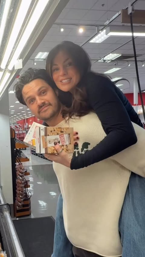 Instagram post by @jessicaedwards____ for Perfect Bar. Caption reads: [...] right snack. That’s Balance. 🧘‍♀️⚖️....