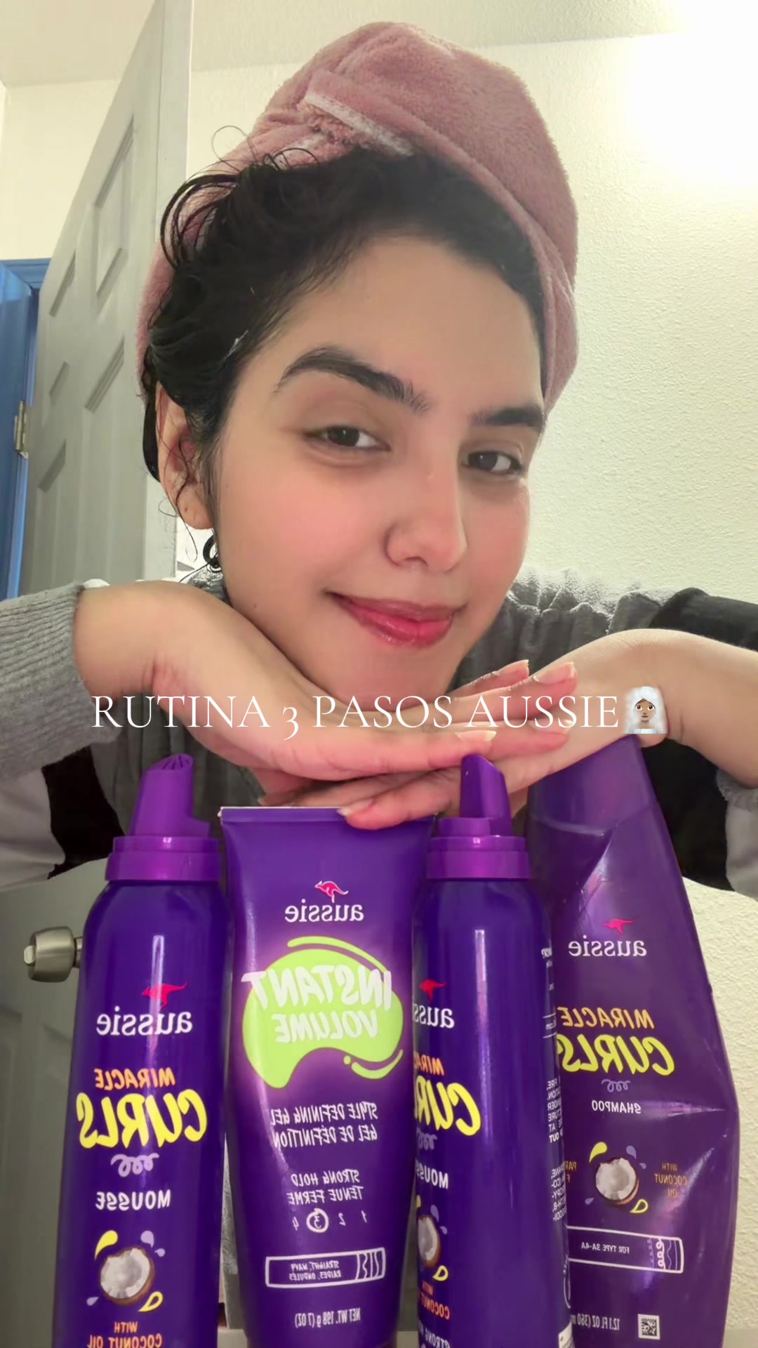 TikTok post by @soyygise for Aussie Hair. Caption reads: Rutina 3 pasos Ausie😍😍 I love it @Aussie Hair....
