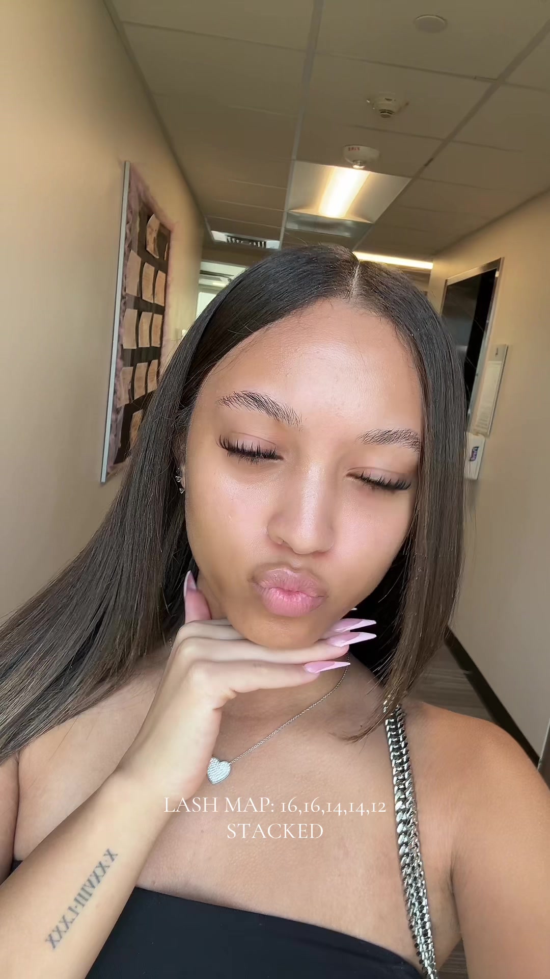 TikTok post by @blaireniicole for Fowendia Lashes. Caption reads: [...] this style but they lowkey tea 🤏🏽....