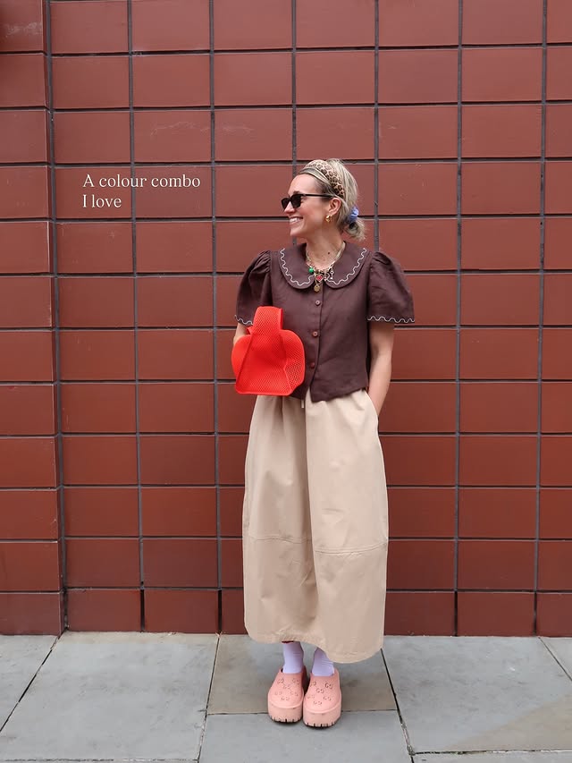 Instagram post by @goodmannersstyle for GUCCI. Caption reads: [...] Skirt @marksandspencer Shoes @gucci Socks....
