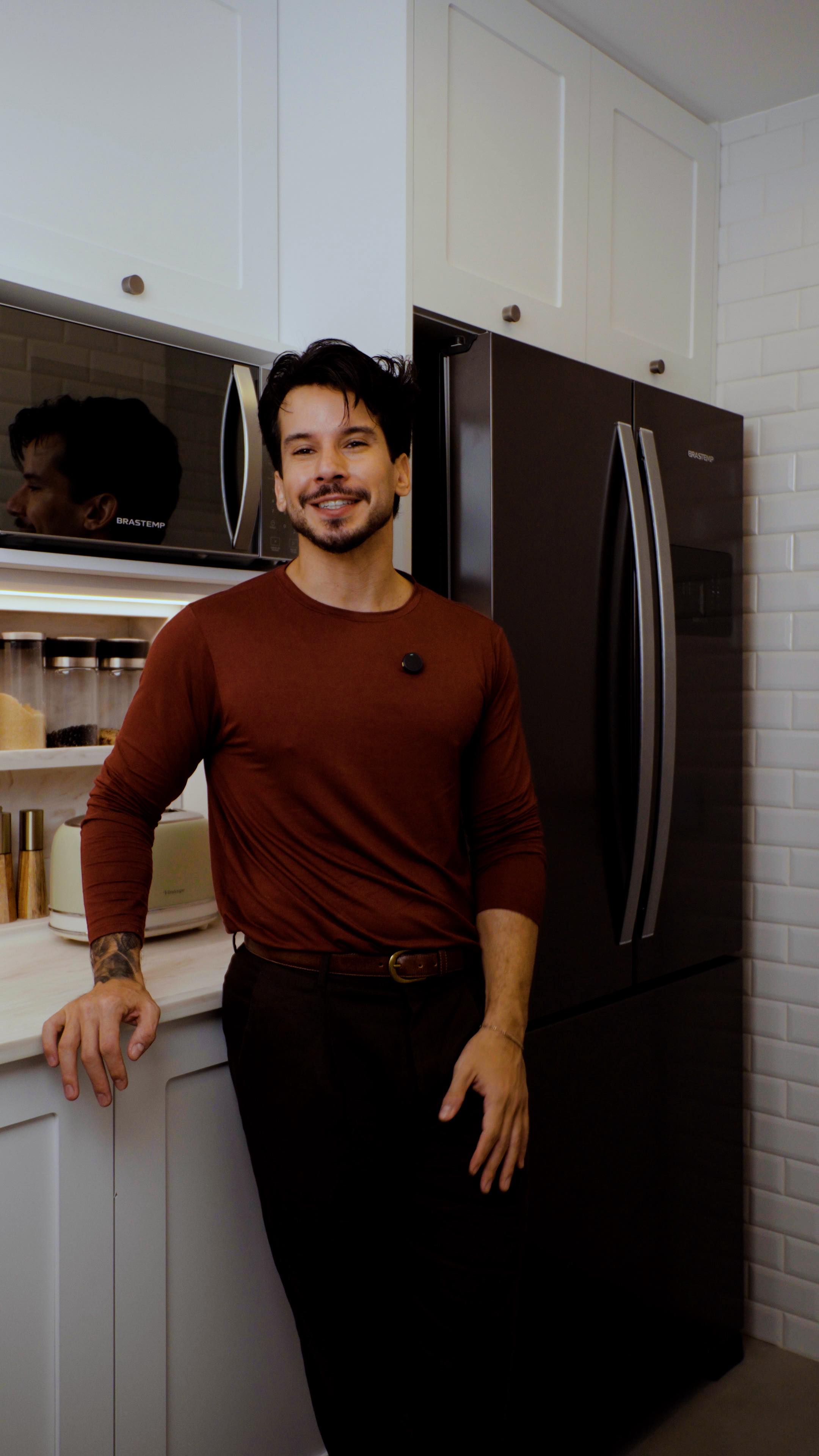 Instagram post by @carloscarvalhoarq for Brastemp. Caption reads: Com a minha geladeira Brastemp, os alimentos ficam....