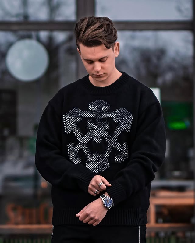 Instagram post by @mxi_ryl for Holzkern. Caption reads: @holzkernwatches stands for unique and timeless....
