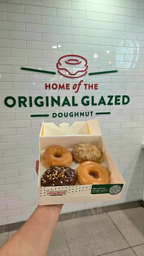 Instagram post by @lefloraa for Krispy Kreme Doughnuts. Caption reads: [...] . . . #krispykreme #hazelnutduo....