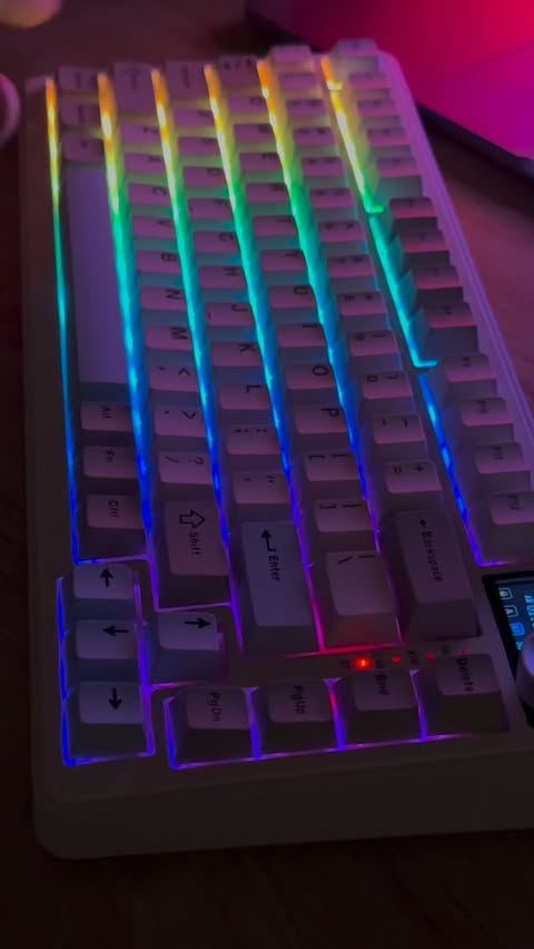 Instagram post by @_shreddera_ for Yunzii. Caption reads: @yunzii_keyboard One of the highest quality ⌨️,....