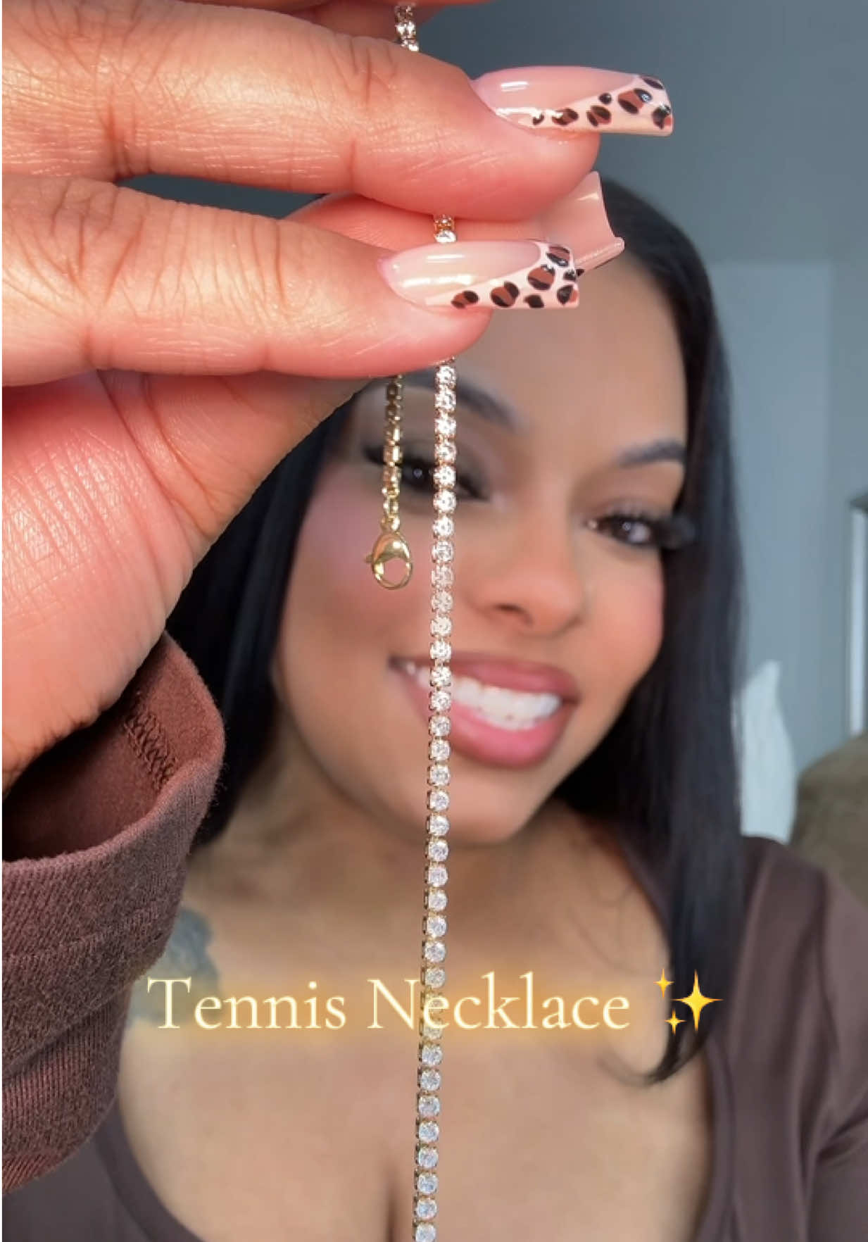 TikTok post by @b33xg33 for Tewiky. Caption reads: [...] #goldjewelry #necklace #jewelrytok @Tewiky....