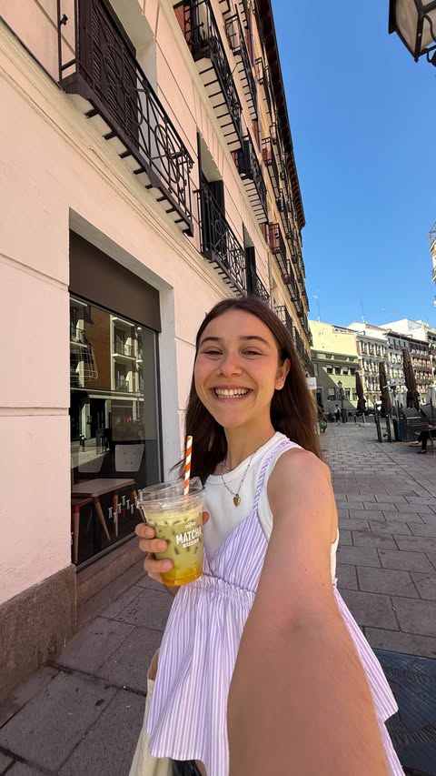 Instagram post by @sararciscares for Alpro. Caption reads: [...] de mango 🍵🥭✨ usando la nueva bebida de....