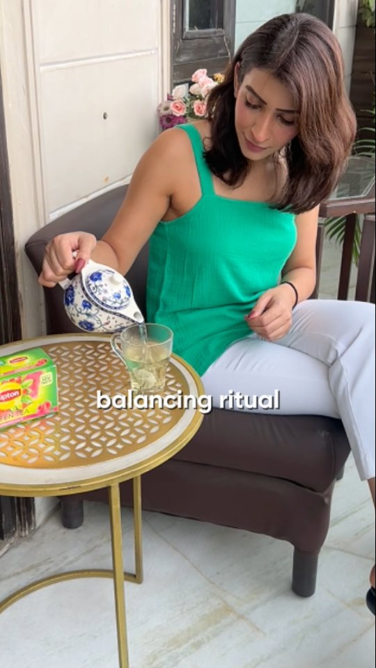 Instagram post by @sakshilalwani_nutritionist for Lipton. Caption reads: Every morning I have my green tea 🍵 after a....