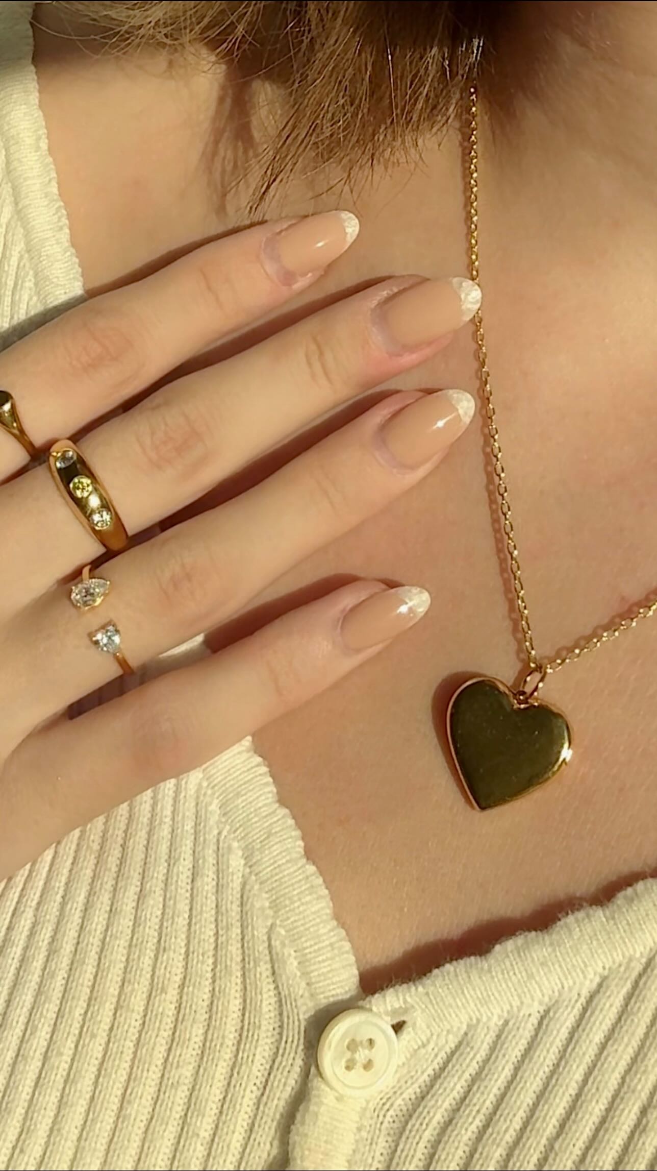 Instagram post by @sharadacrann for Jewlr. Caption reads: finishing touches by @jewlr 💛
elegant &....