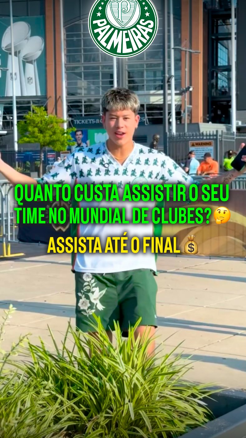 Instagram post by @vitorlo_ for Revolut. Caption reads: QUANTO CUSTA ASSISTIR SEU TIME NO MUNDIAL? Assiste....