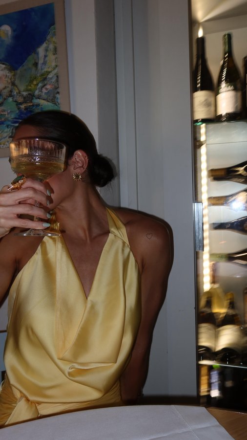 Instagram post by @_giovargas for Riachuelo. Caption reads: Meus 3 moods em um vídeo só 🤌🏻🤌🏻 Se quiser....