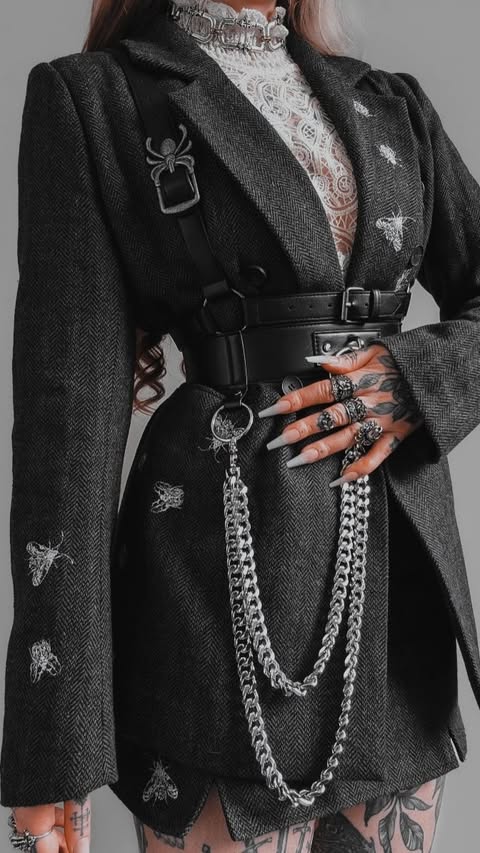 Instagram post by @kllsym for DISTURBIA. Caption reads: [...] praying for a bug one for so long.....