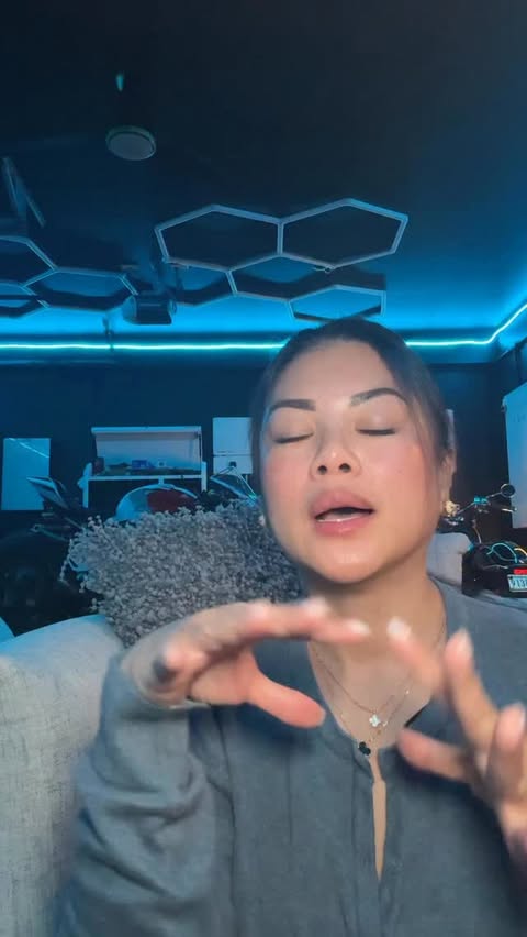 Instagram post by @mariel.lvrealestate for Grüns. Caption reads: I have been adding Gruns supplements into my daily....