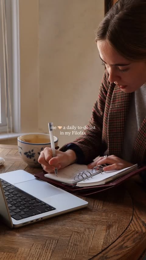 Instagram post by @thesunalsoreads for Filofax. Caption reads: [...] is why I plan on gifting some beloved....