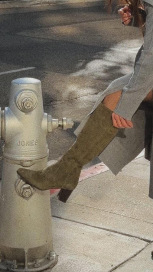 Instagram post by @sarah_najafi for Aerosoles. Caption reads: [...] lovers. comfort first. style always.....