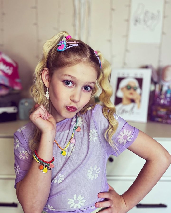 Instagram post by @kinleyfullout for OOLY. Caption reads: Obsessed with my necklaces and accessories from....