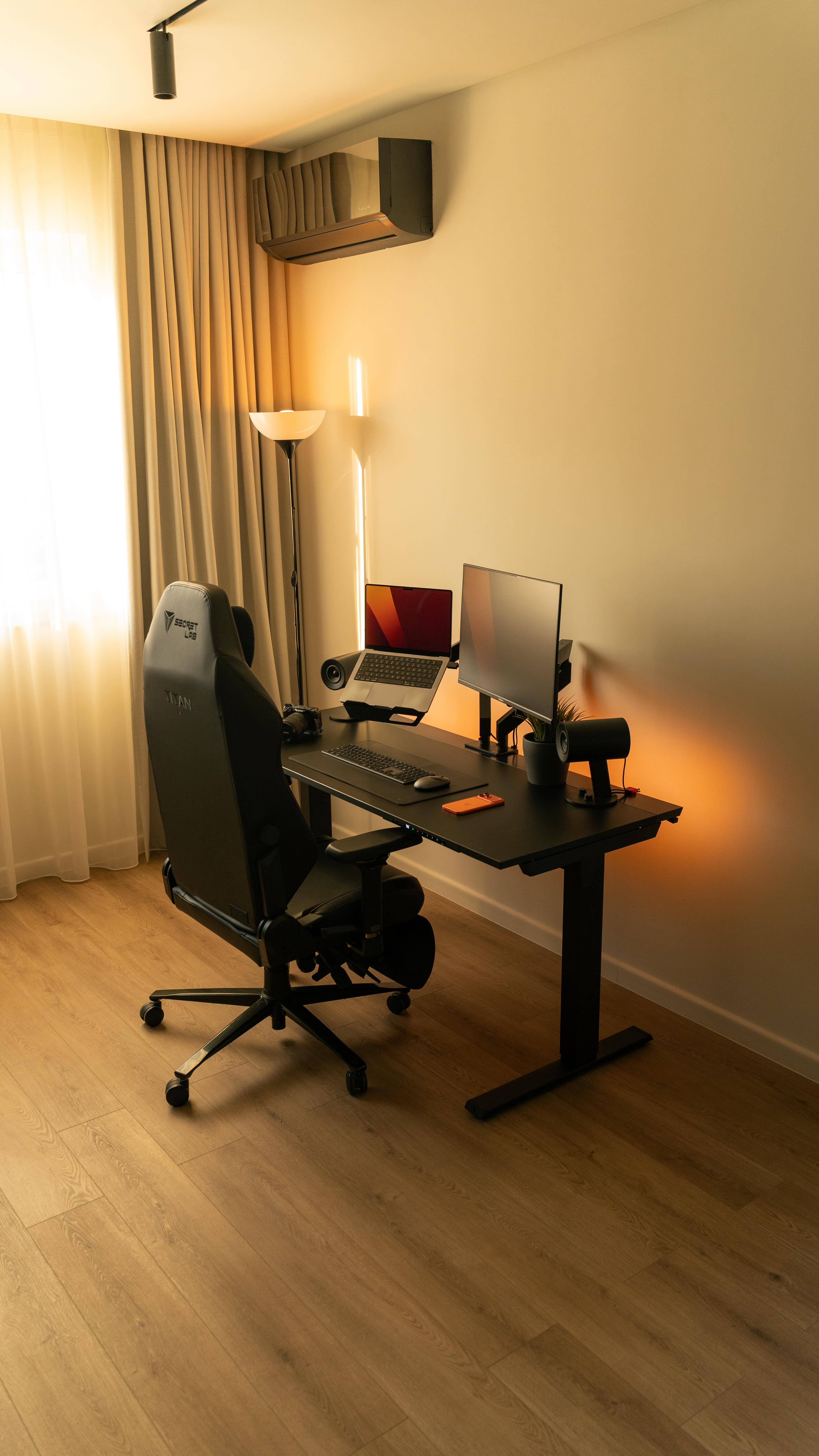 Instagram post by @blackprism for Secretlab. Caption reads: Quick timelapse of how the second setup came....