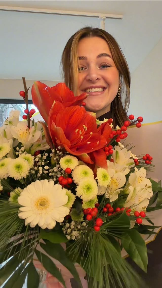 Instagram post by @yujolie for Barebells. Caption reads: WHOLESOME - freu mich auf MANY MORE 🥹 
Danke an....