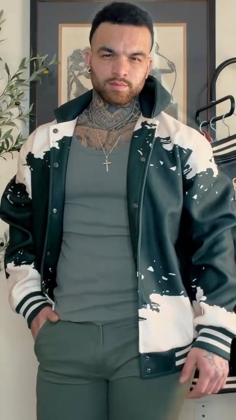 Instagram post by @thiago.morare for Fansidea. Caption reads: [...] durability, and standout look,....