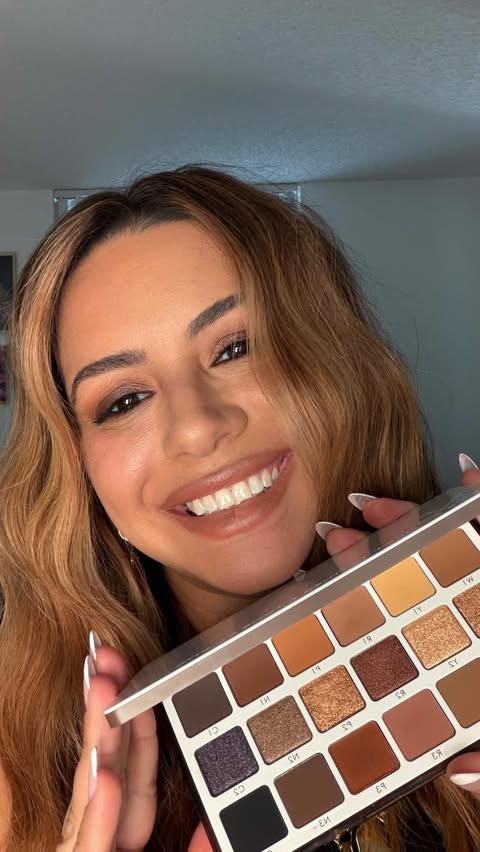 Instagram post by @shani.gottlieb for Beautytap. Caption reads: 2 Looks - 2 Vibes - 2 Amazing....