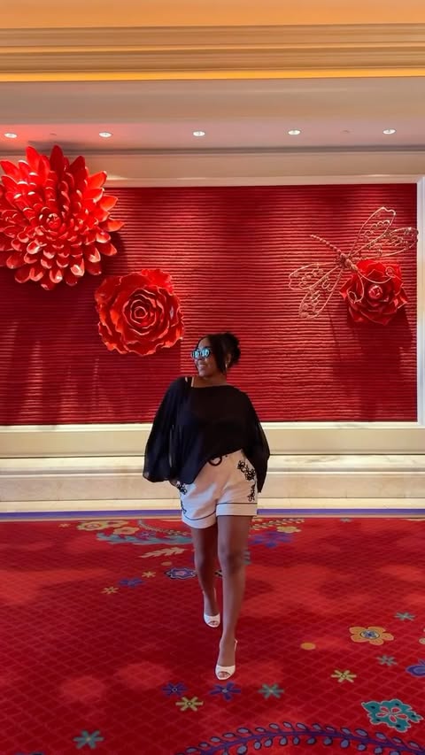 Instagram post by @jesssalomex for Nine West. Caption reads: [...] day in amazing heels with Nine West....
