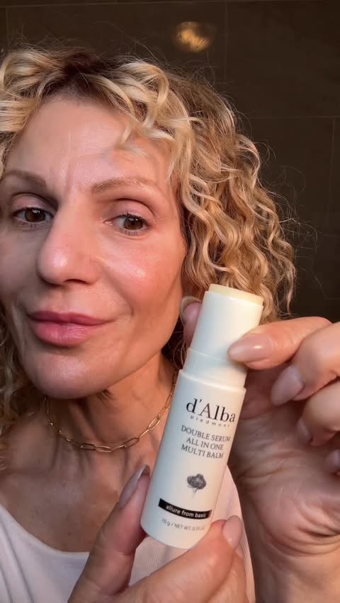 Instagram post by @lisatandthecity for dalbaglobal. Caption reads: My 5 second reset using @dalba_global All in One....