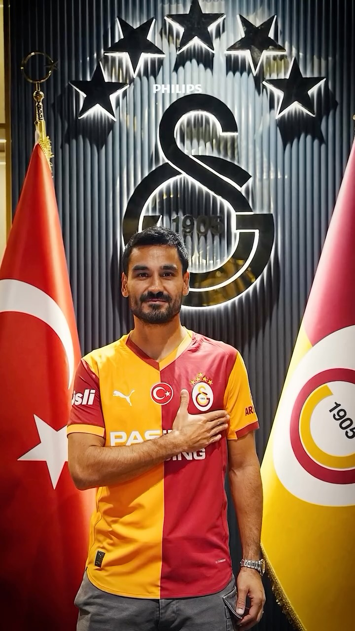 Instagram post by @hastalik_bufutbol for Philips. Caption reads: Tiki-taka ∩ Gegenpress = İlkay....