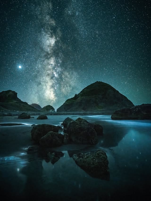 Instagram post by @matte_hanna for Lume Cube. Caption reads: Midnight at the oasis 
with @lumecube....