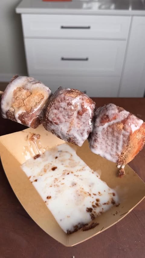 Instagram post by @g_bque for KING'S HAWAIIAN. Caption reads: [...] these are so good! Recipe * Using....