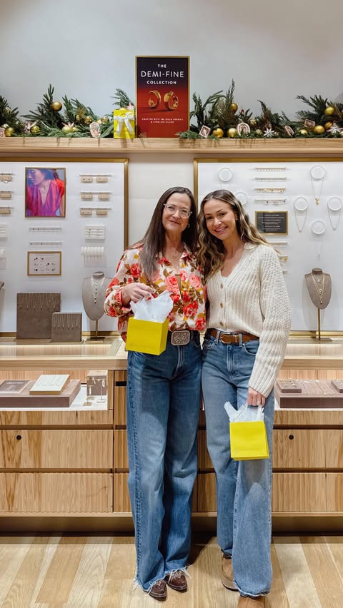 Instagram post by @catherineeebs for Kendrascott. Caption reads: #kendrascottpartner One of my favorite things....