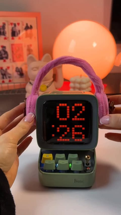 Instagram post by @sandauraa for Divoom. Caption reads: [...] Cute idea for Valentine’s Day gift 💝....