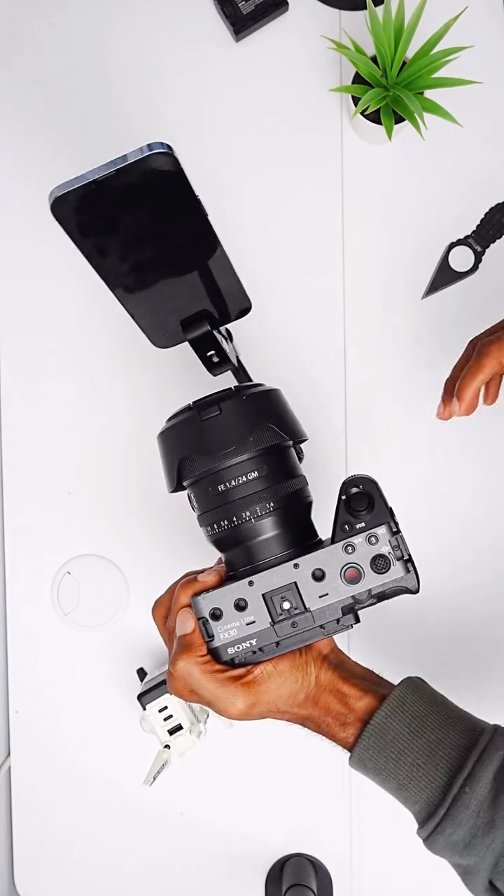 Instagram post by @eze_jf for SmallRig. Caption reads: SmallRig KBUM2732B: a 9.8” friction power....