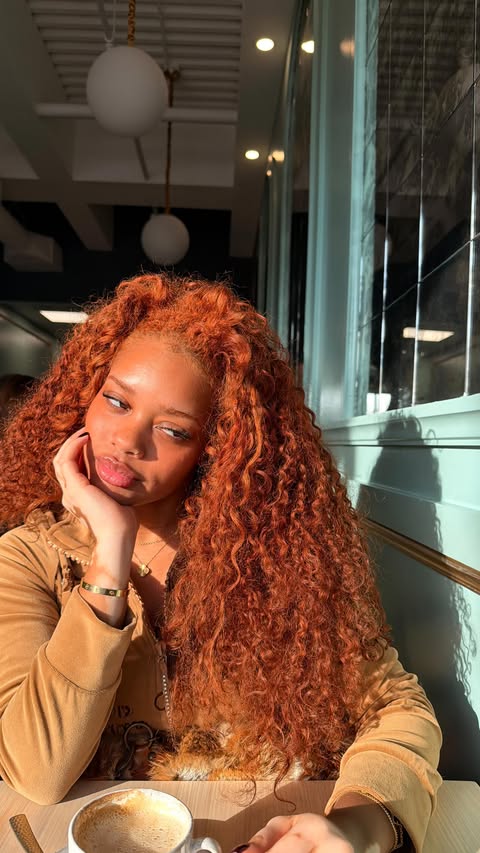 Instagram post by @_emlora for Sheamoisture. Caption reads: [...] products that support that matters so much.....