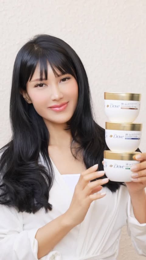 Instagram post by an influencer for Dove. Caption reads: @dove #doveintensiverepair [...].