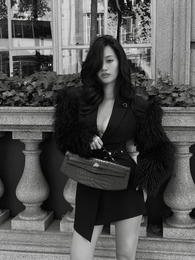 Instagram post by @jihoon for KARL LAGERFELD. Caption reads: @karllagerfeld 🖤 #FromParisWithLove Anzeige.