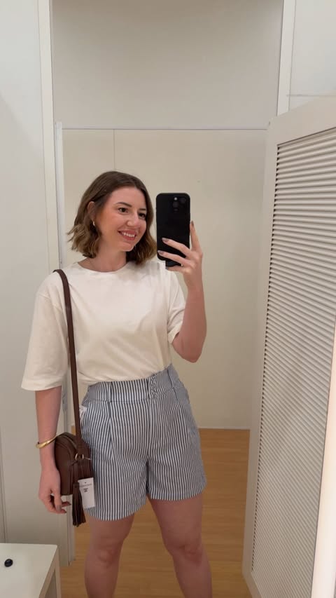 Instagram post by @bia.alvescarvalho for Riachuelo. Caption reads: 20% off @riachuelo 🤩
Comente EU QUERO que te....