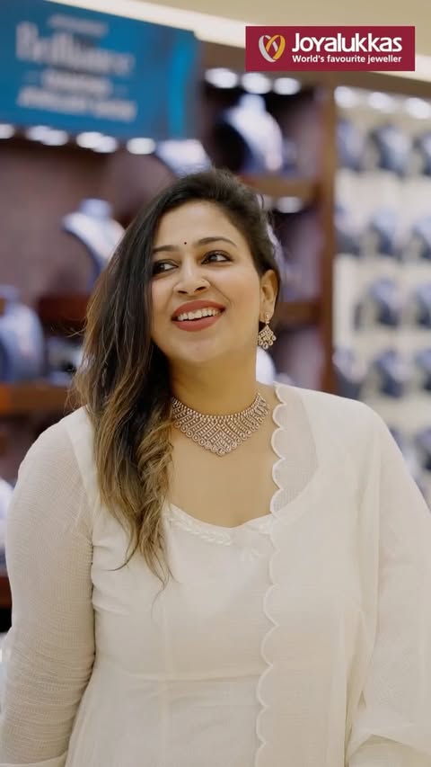 Instagram post by @elizabeth_vivinanchery for Joyalukkas. Caption reads: [...] Brilliance Diamond Jewellery Show at....