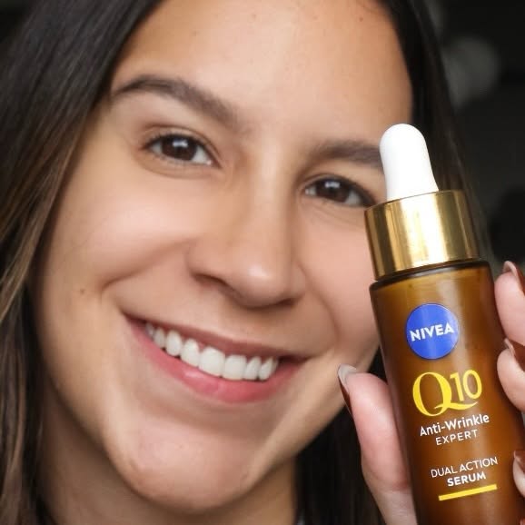 Instagram post by @belezacomari for Nivea. Caption reads: O sérum NIVEA Q10 vem sendo o aliado perfeito na....