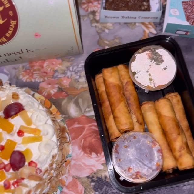 Instagram post by @rashi_0806 for Swiggy. Caption reads: 🎉 Treat your #superdad this Father’s Day with....