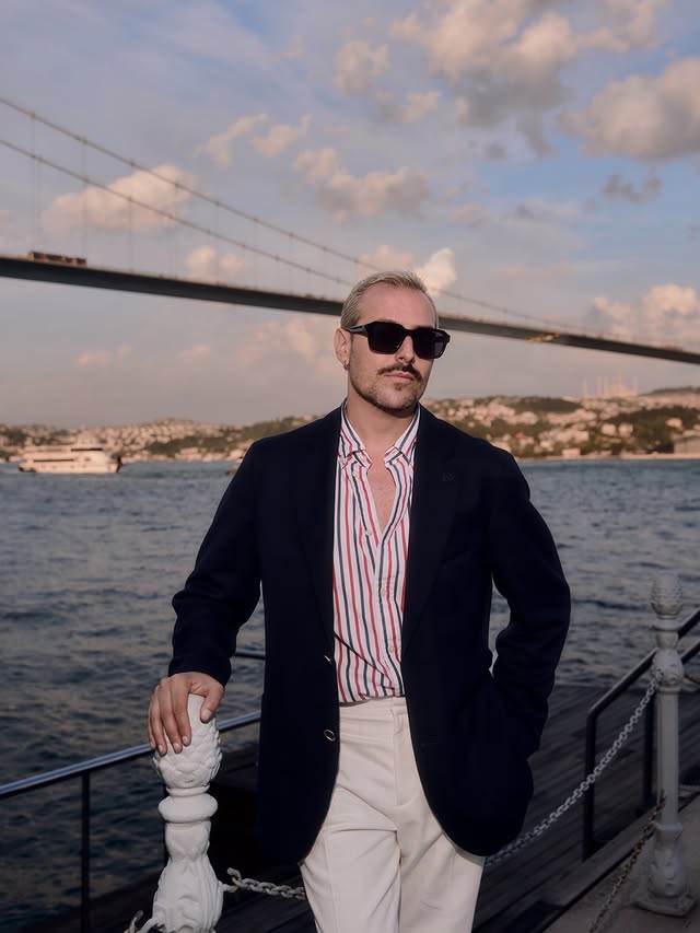 Instagram post by @robertoderosa for Safilo Group. Caption reads: [...] in Istanbul 🇹🇷 W/ @tommyhilfiger....