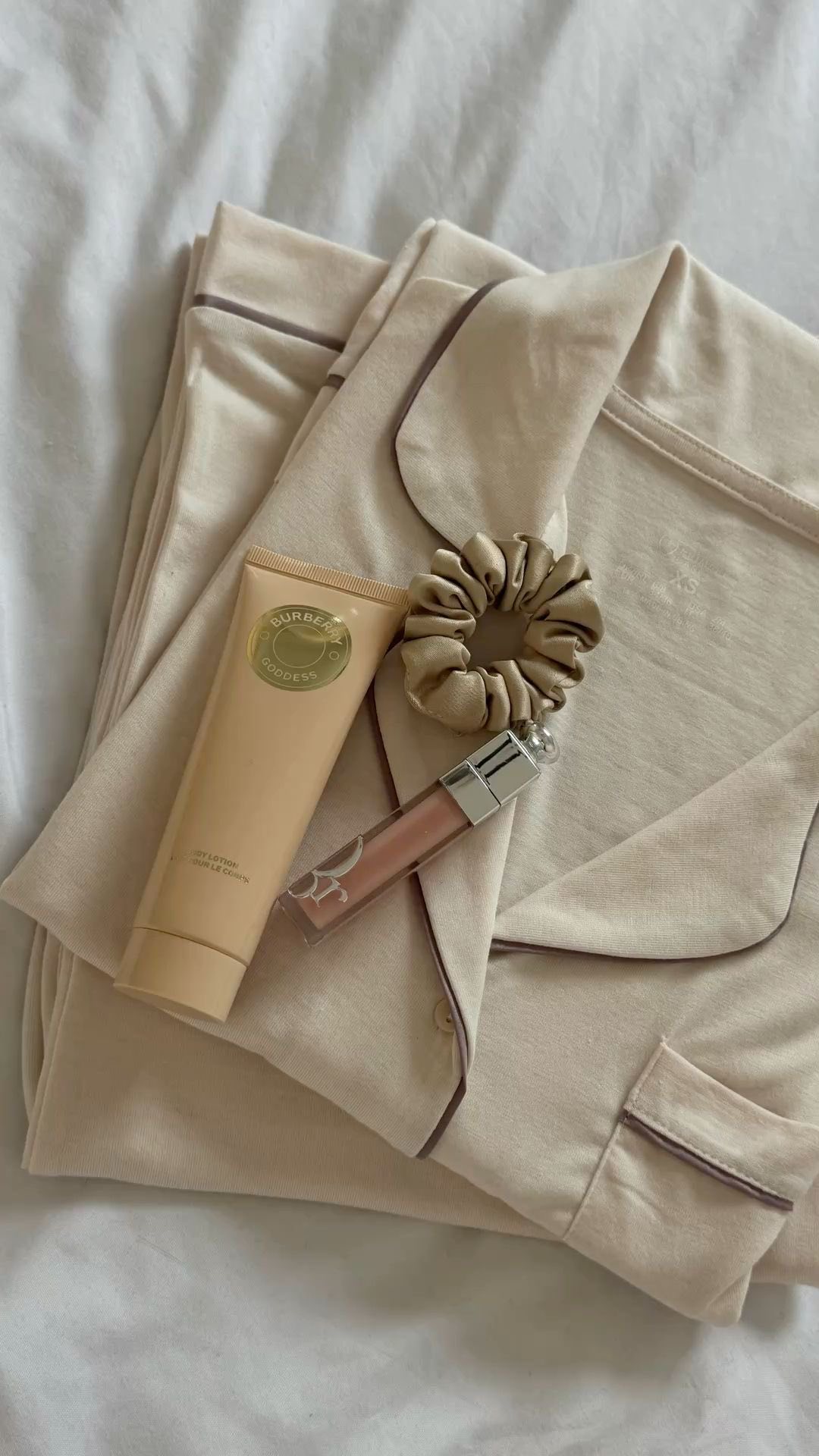 Instagram post by @katherine.escala for Luvlette. Caption reads: Try on Haul de pijamitas lindas y con estilo en....