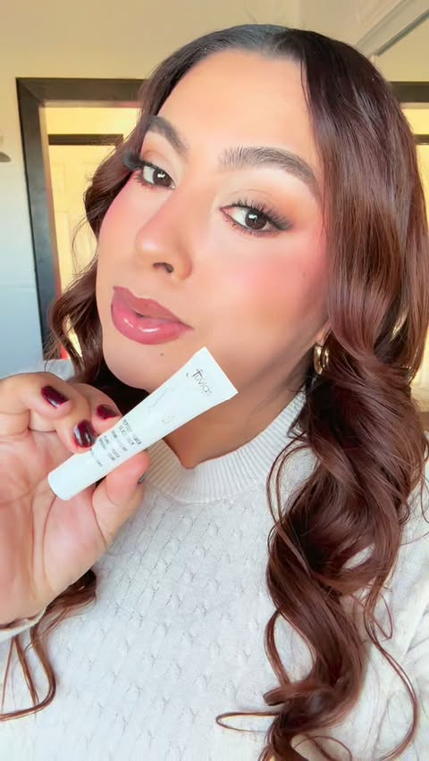Instagram post by @monicaloza82 for Juvia’s Place. Caption reads: “Gloss Vibes Skincare Results”✨✨ @juviasplace....