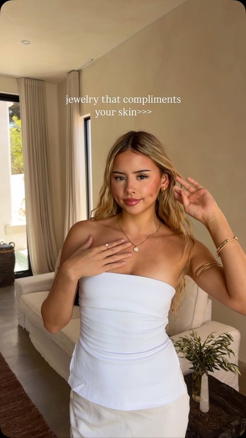 Instagram post by @zahara.burtonn for THOMAS SABO. Caption reads: the necklace and earrings from @thomassaboau is....