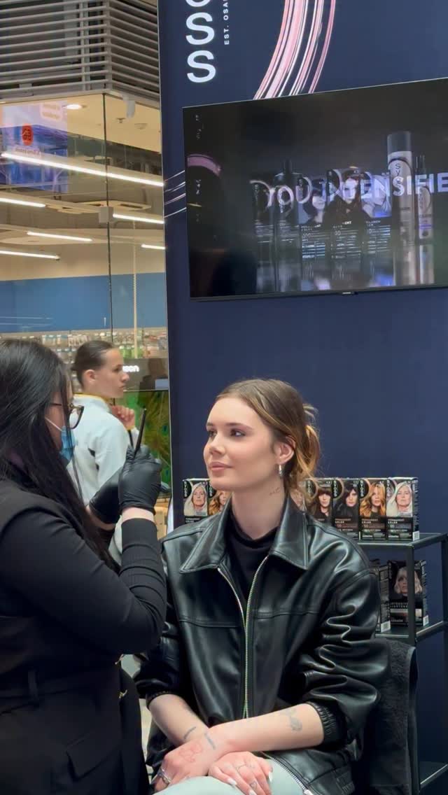 Instagram post by @dzejns_ for Syoss. Caption reads: Syoss a ich BEAUTY salóny zahlitili nákupné centrá....