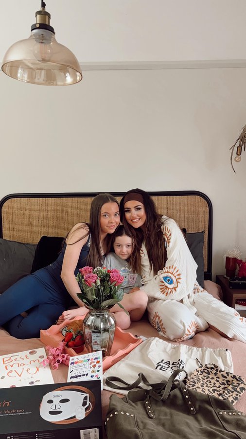 Instagram post by @hoppshouse for La Redoute. Caption reads: AD Mothers Day gifts with @laredoute_uk 🩷✌🏻

I’m....