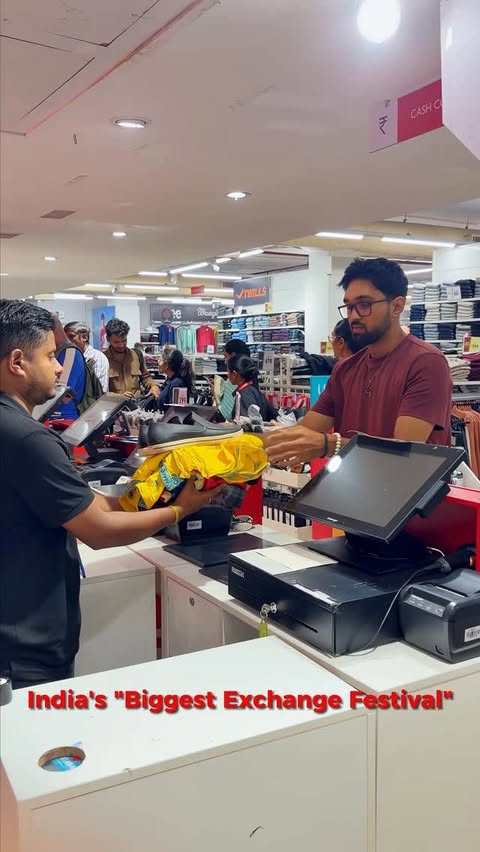 Instagram post by @everything_in_hubballi for Fashion Factory. Caption reads: [...] Festival is back at your local Fashion....