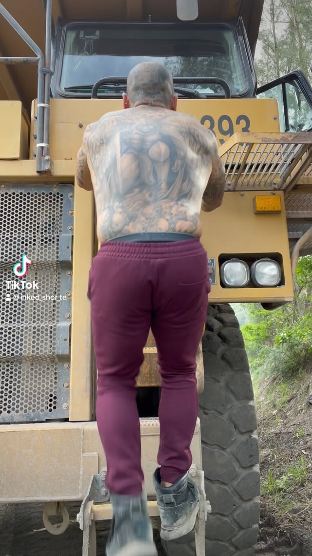 Instagram post by @inkedshortie_ for JNX Sports. Caption reads: My Friday grind #jnxsports #medicineformayhem....