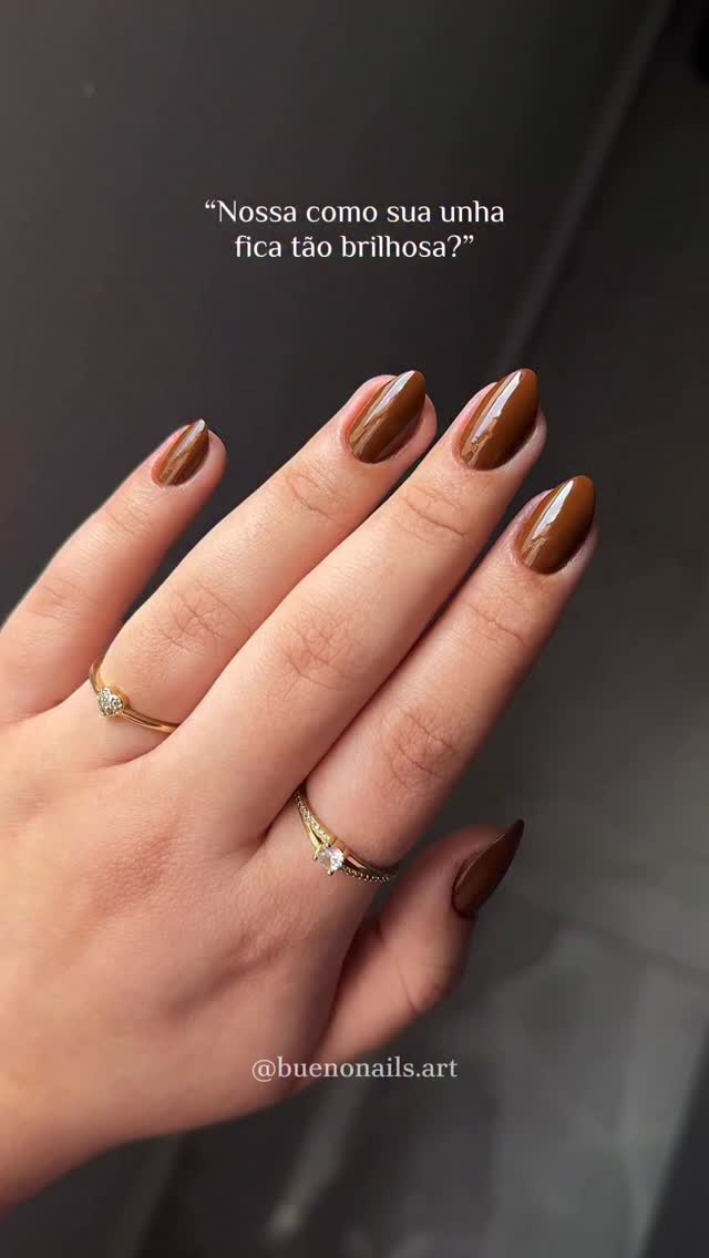 Instagram post by @buenonails.art for Colorama Esmaltes. Caption reads: Olhem esse brilho amigaaaas!! 🥹✨

O meu....