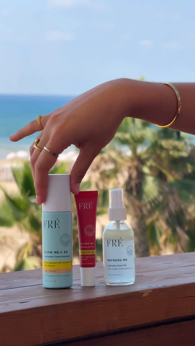 Instagram post by @gypseagirl for Freskincare. Caption reads: Beach get ready with @freskincare 👙🌞🌊⛱️ 

gotta....